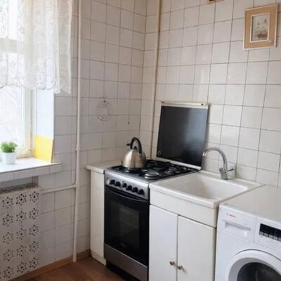 Продажа 	 Харків,  Байрона (Героїв Сталінграда) пр.   1