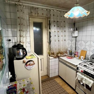 Продажа 	 Харків,  Нескорених (Героїв Праці) вул.   21А