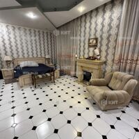 Продаж квартири Харків, Наукова, 130м²