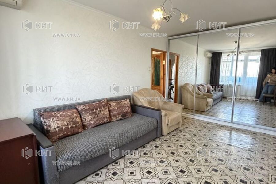 Продаж квартири Харків, ХТЗ, Рогань, 33м²