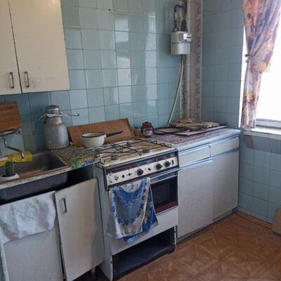 Продажа 	 Харків,  Байрона (Героїв Сталінграда) пр.   185