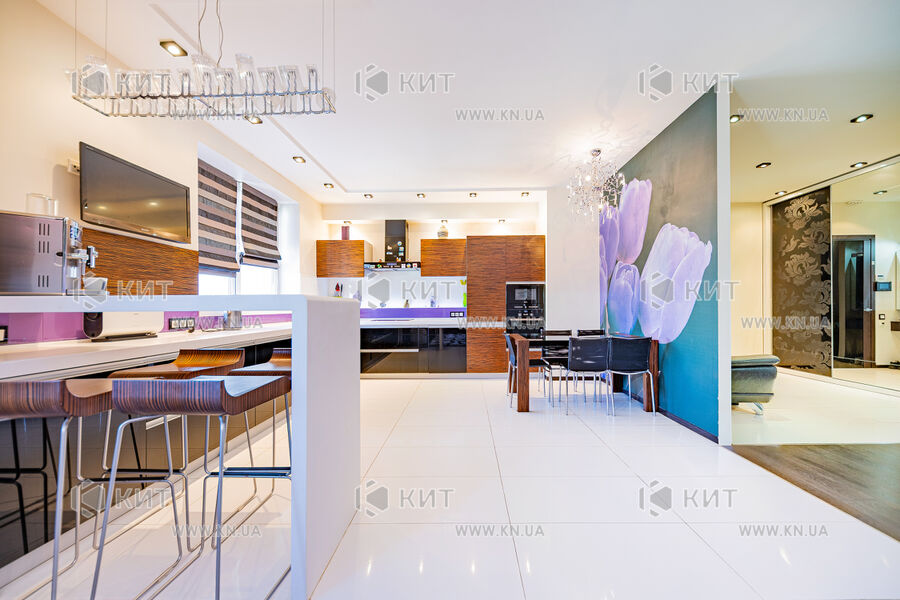 Продаж квартири Харків, Наукова, 135м²