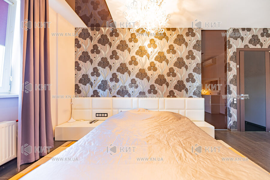 Продаж квартири Харків, Наукова, 135м²