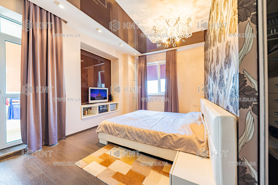 Продаж квартири Харків, Наукова, 135м²