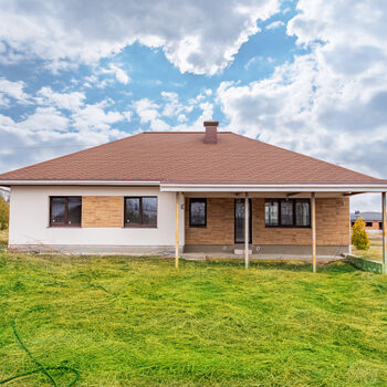 Продажа домов и таунхаусов - Чайковка,  Чайковская ул.