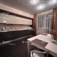 Продаж квартири Харків, Наукова, 135м²