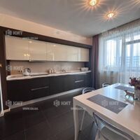 Продаж квартири Харків, Наукова, 135м²