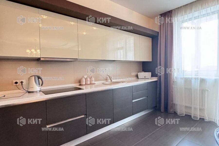 Продаж квартири Харків, Наукова, 135м²