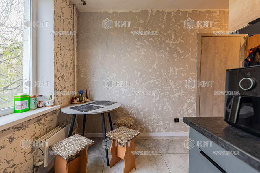 Продаж квартири Харків, ХТЗ, Рогань, 26м²