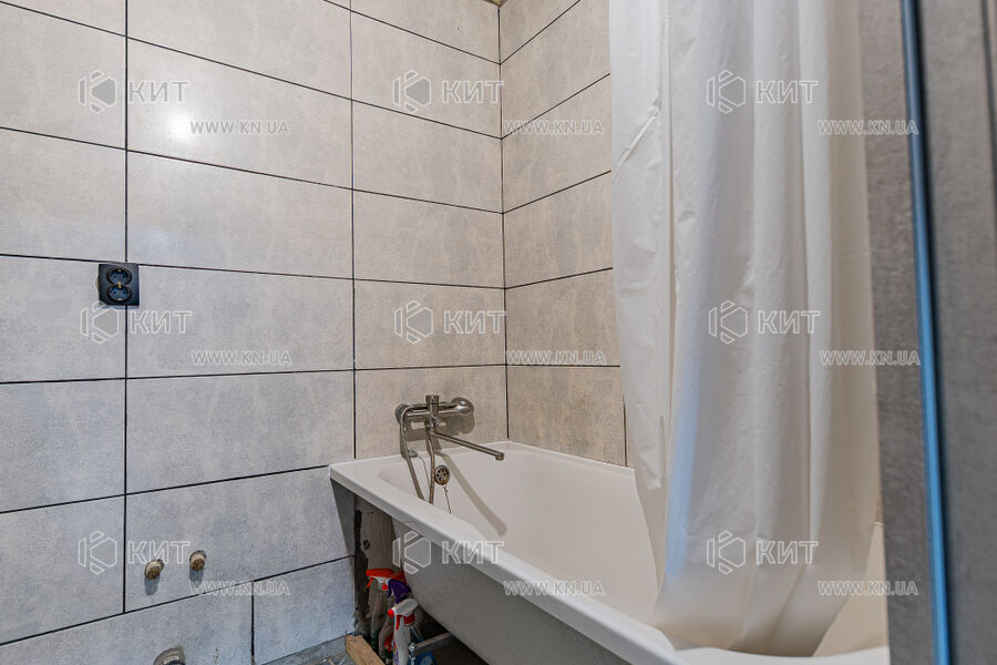 Продаж квартири Харків, ХТЗ, Рогань, 26м²