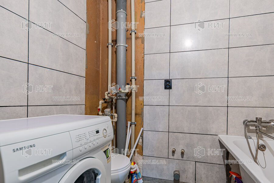 Продаж квартири Харків, ХТЗ, Рогань, 26м²