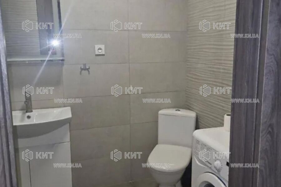 Продаж квартири Харків, ХТЗ, Рогань, 40м²