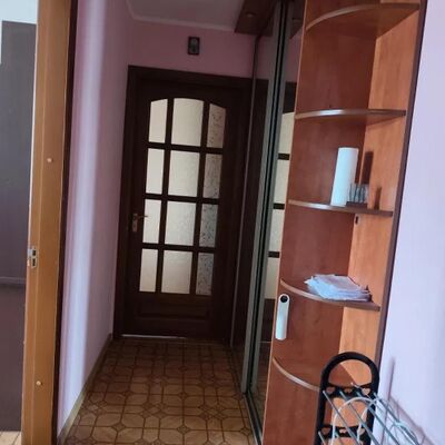 Продажа 	 Харків,  Нескорених (Героїв Праці) вул.   25