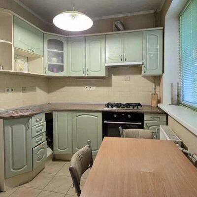 Продажа 	 Харків,  Нескорених (Героїв Праці) вул.   29А