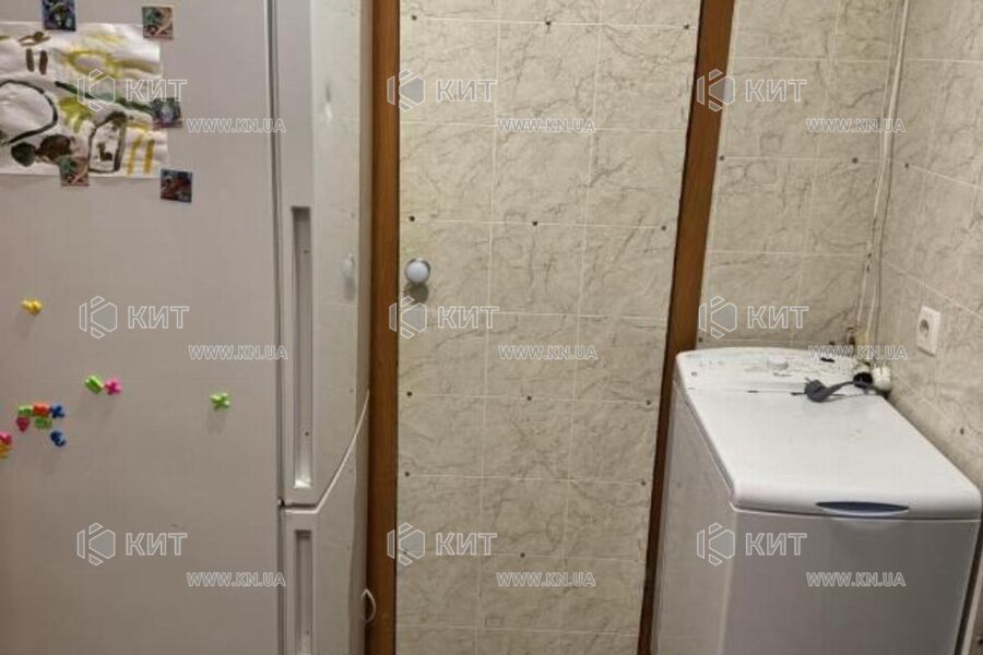 Продаж квартири Харків, ХТЗ, Рогань, 21м²