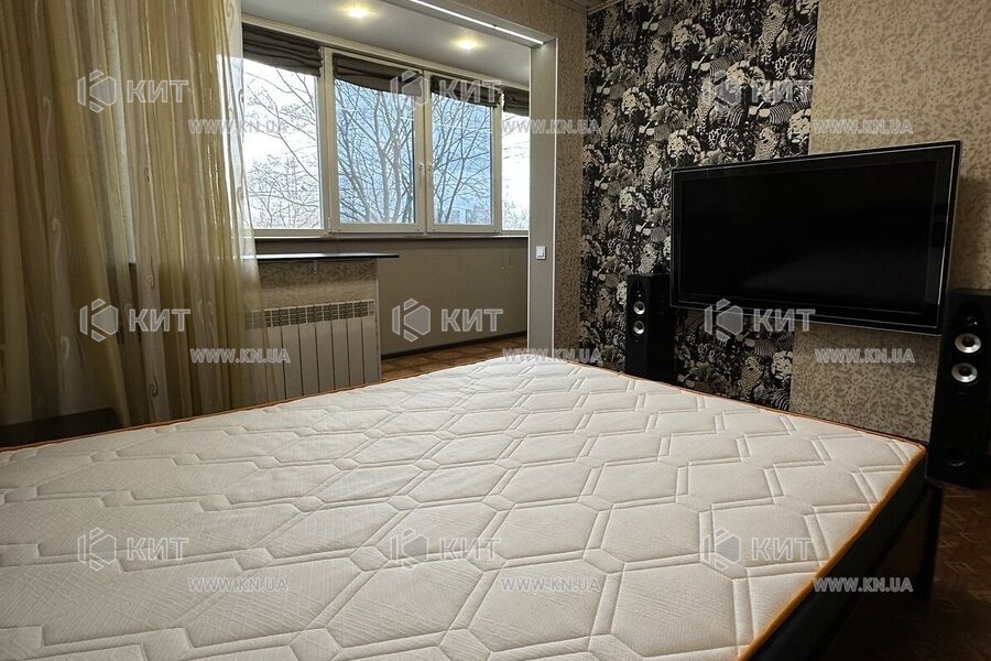 Продаж квартири Харків, ХТЗ, Рогань, 40м²
