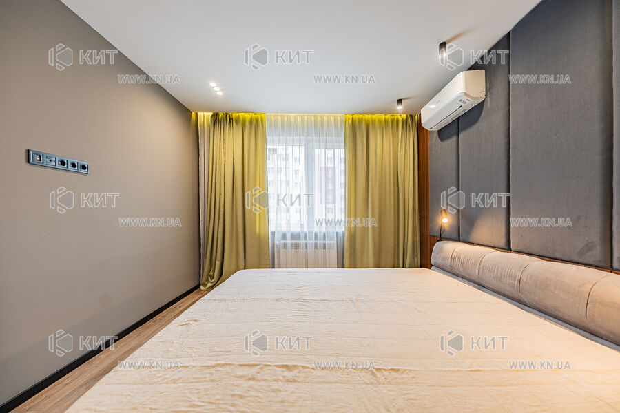 Продаж квартири Харків, ХТЗ, Рогань, 108м²