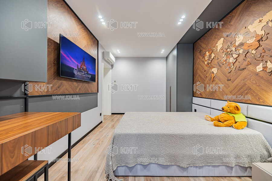 Продаж квартири Харків, ХТЗ, Рогань, 108м²