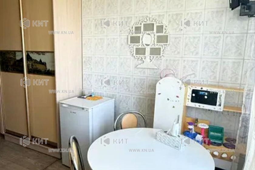 Продаж квартири Харків, ХТЗ, Рогань, 52м²