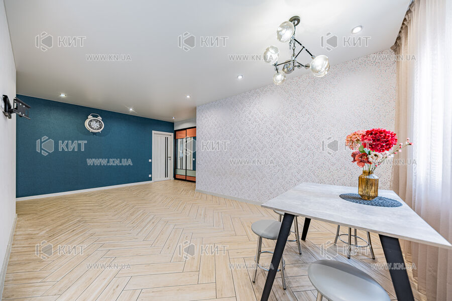Продаж квартири Харків, ХТЗ, Рогань, 79м²