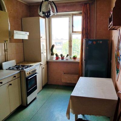 Продажа 	 Харків,  Байрона (Героїв Сталінграда) пр.   144/2