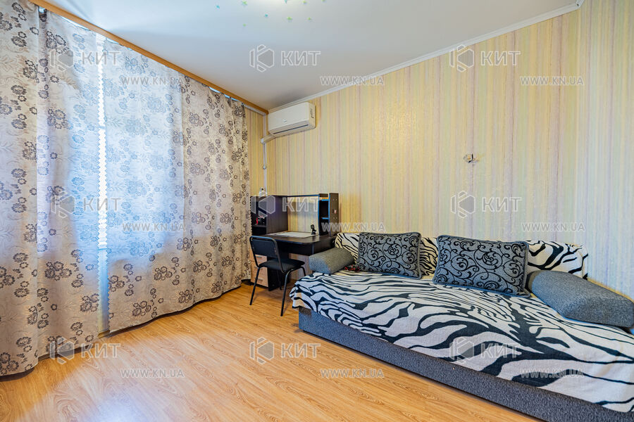 Продаж квартири Харків, ХТЗ, Рогань, 47м²