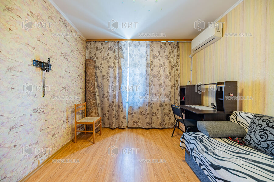 Продаж квартири Харків, ХТЗ, Рогань, 47м²