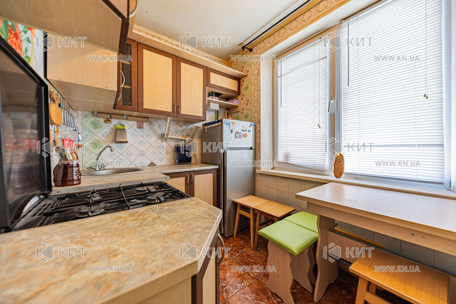 Продаж квартири Харків, ХТЗ, Рогань, 47м²