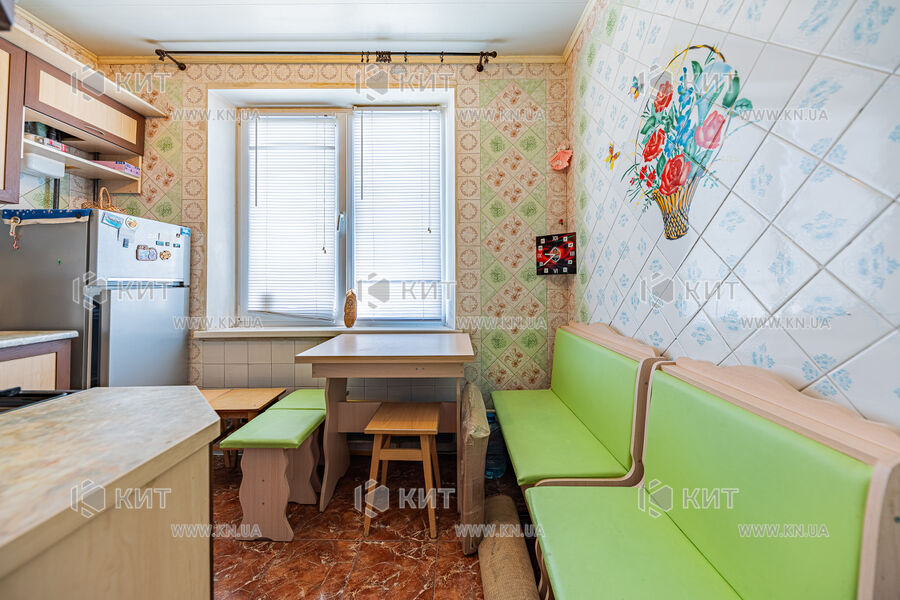 Продаж квартири Харків, ХТЗ, Рогань, 47м²