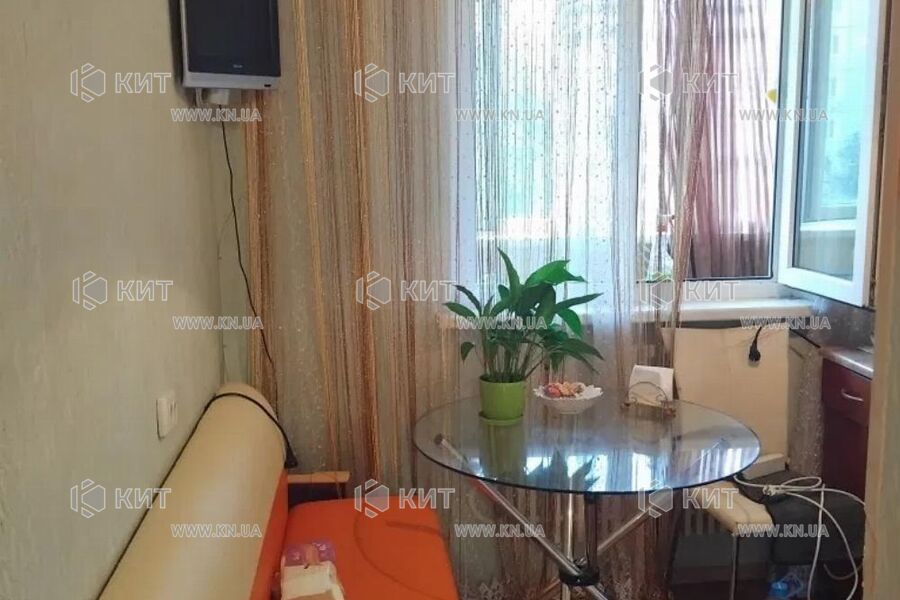 Продаж квартири Харків, ХТЗ, Рогань, 38м²
