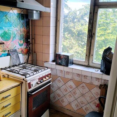 Продажа 	 Харків,  Байрона (Героїв Сталінграда) пр.   144