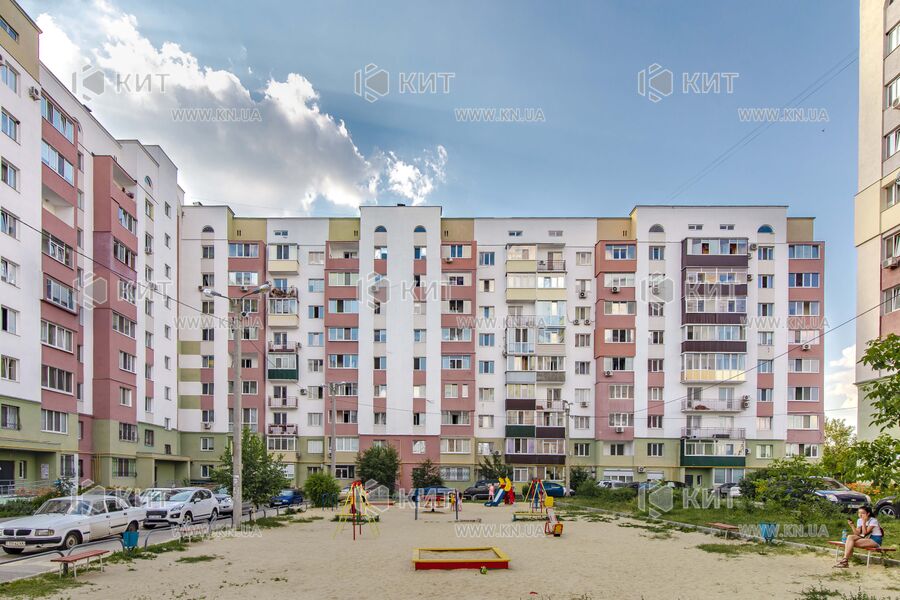 Продаж квартири Харків, ХТЗ, Рогань, 45м²