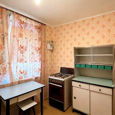 Продажа 	 Харьков,  Валентиновская (Блюхера) ул.   35/81