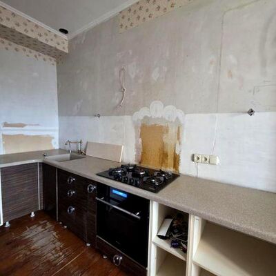 Продажа 	 Харків,  Героїв Небесної Сотні (Руднєва) пл.   7