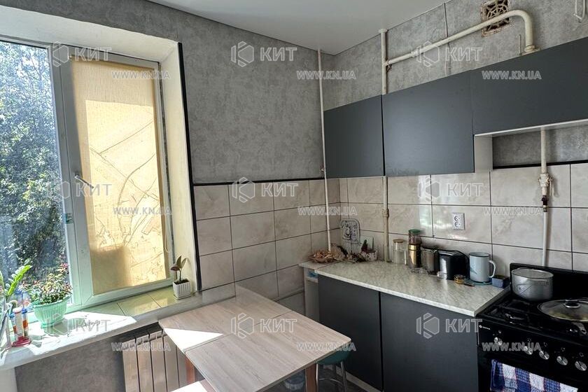 Продаж квартири Харків, ХТЗ, Рогань, 42м²