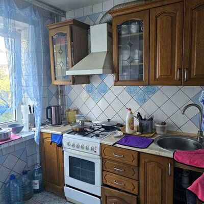 Продажа 	 Харків,  Познанська вул.   4