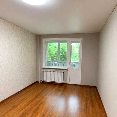 Продажа 	 Харків,  Парашутистів вул.   23