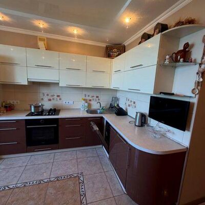 Продажа 	 Харків, Молодіжне Містечко Перемоги пр.   53Б