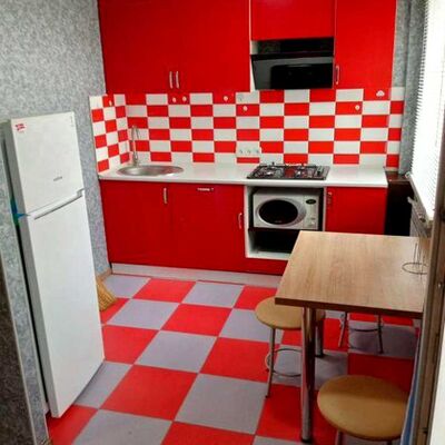 Продажа 	 Харків,  Байрона (Героїв Сталінграда) пр.   1