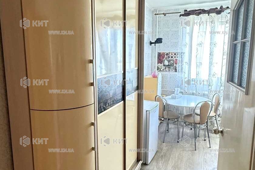 Продаж квартири Харків, ХТЗ, Рогань, 52м²