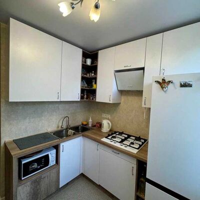 Продажа 	 Харків,  Вартових Неба (Тобольська) вул.   48