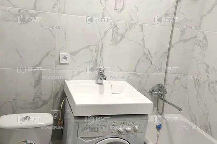 Продаж квартири Харків, ХТЗ, Рогань, 17м²