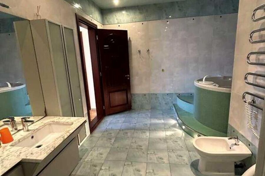 Продаж квартири Харків, Наукова, 130м²