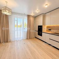 Продаж квартири Харків, ХТЗ, Рогань, 67.6м²