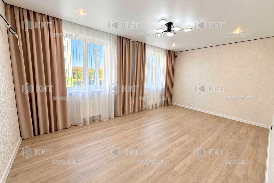 Продаж квартири Харків, ХТЗ, Рогань, 67.6м²