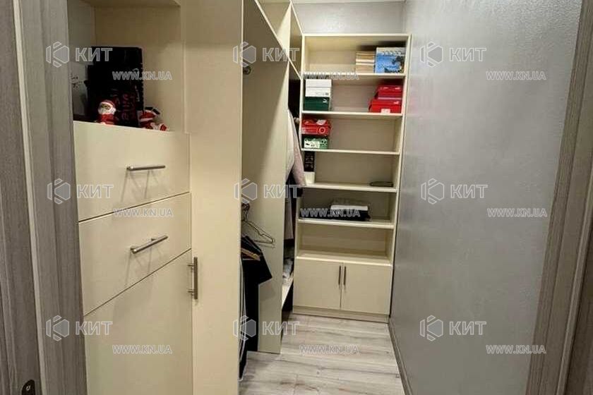 Продаж квартири Харків, ХТЗ, Рогань, 40м²