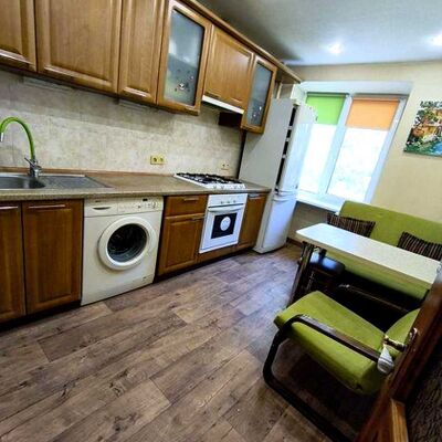 Продажа 	 Харків,  Космонавтів вул.   8