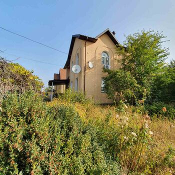 Продажа домов и таунхаусов - Высокий,  Харьковская ул.
