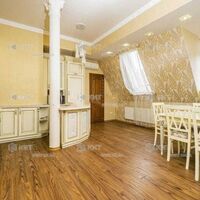 Продаж квартири Харків, Олексіївка, 210м²