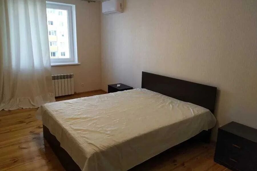 Продаж квартири Харків, ХТЗ, Рогань, 42м²